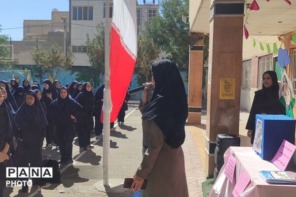 بازتابی از جشن عاطفه‌ها در دبیرستان شهید بهرامی شهرستان رباط‌کریم