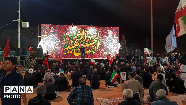 اجتماع شبانه مردم کاشمر پس از پیاده‌روی «حرم تا حرم» در سیدمرتضی
