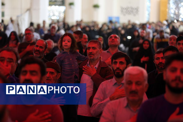 اجتماع لبیک یا حسین(ع) و گرامیداشت شهدای 15 خرداد در حرم حضرت معصومه(س)