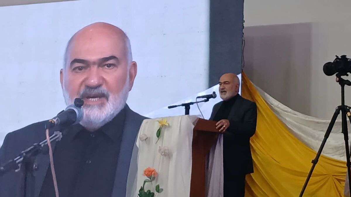 قرآن کریم در کنار آموزش، رسالت تذکر و تزکیه و ساختن انسان را دارد