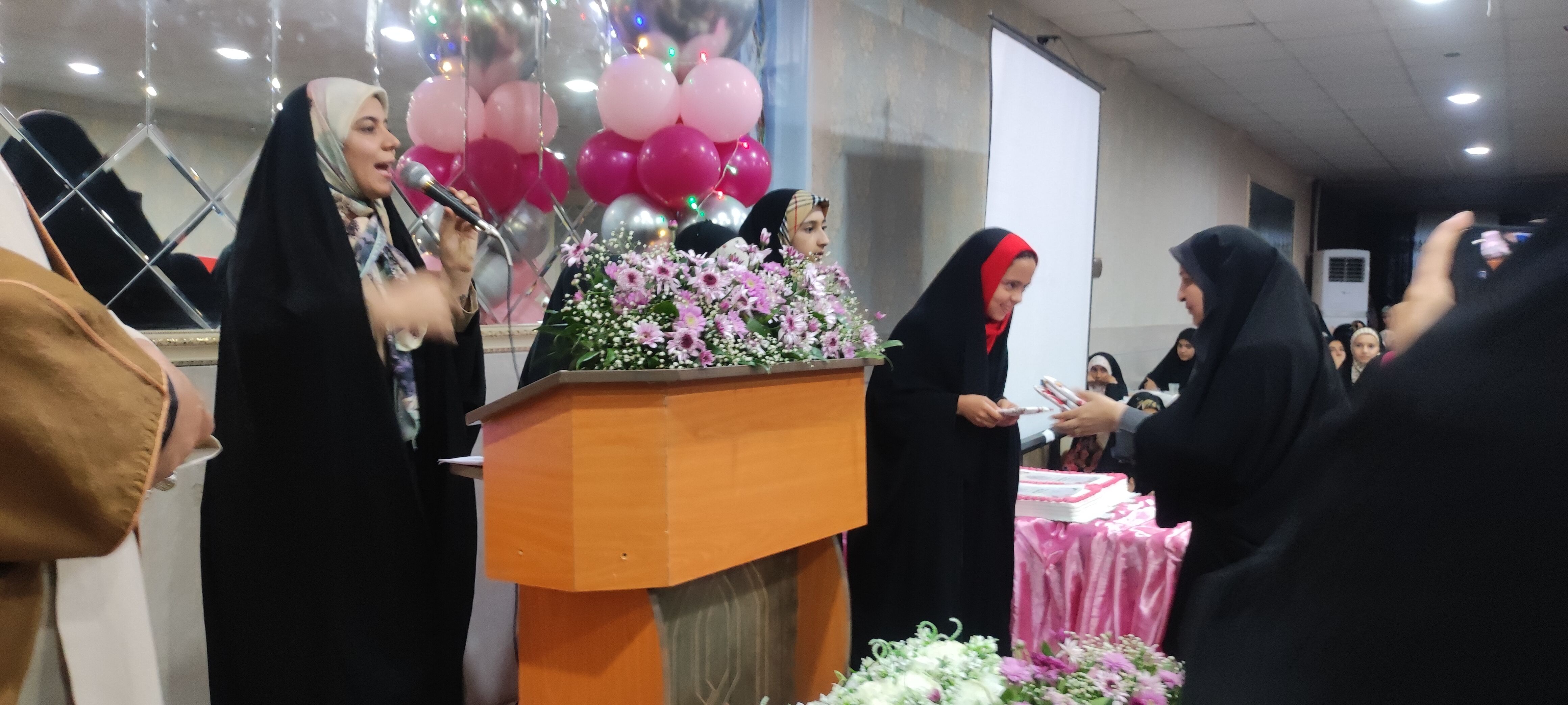حضور دانش‌آموزان مدرسه خاقانی در جشن دختران آفتاب شیروان
