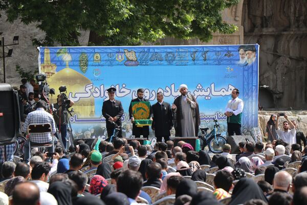 پیاده روی بزرگ خانوادگی در کرمانشاه 