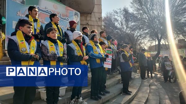 نوای دلنشین گروه سرود پیشتازان، روحی تازه در جشن انقلاب