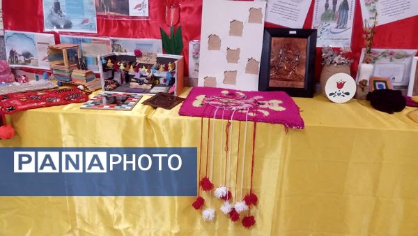 نمایشگاه مدرسه انقلاب در دبیرستان نمونه دولتی 9 دی یاسوج