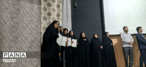 مراسم اختتامیه نمایشگاه های دانش آموزی مدرسه انقلاب  بروجرد 