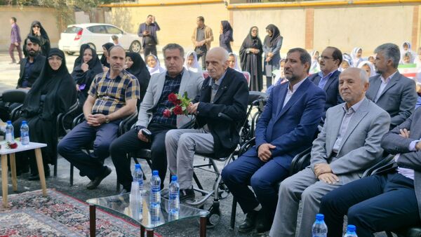 بهره‌برداری از دبستان ۱۲ کلاسه حسن‌زاده در مشهد 
