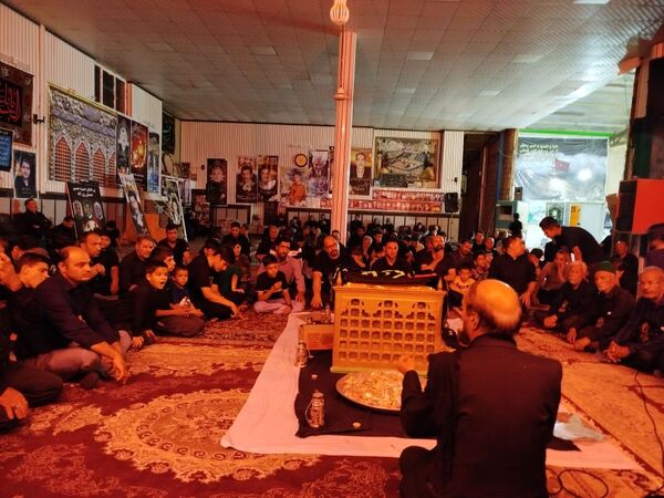 برپایی سفره حضرت رقیه(ص) در حسینه حسینی روستای رزق آباد شهرستان کاشمر