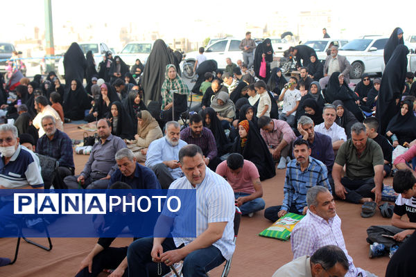 زمزمه عاشقانه دعای عرفه در یادمان 14 شهید گمنام کوه خضر نبی(ع)