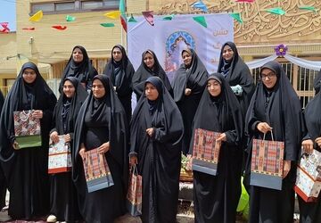 همایش دخترانه لبخند خدا در دبیرستان شهید قربانی ناحیه ۴ اصفهان  به مناسبت ولادت حضرت معصومه س