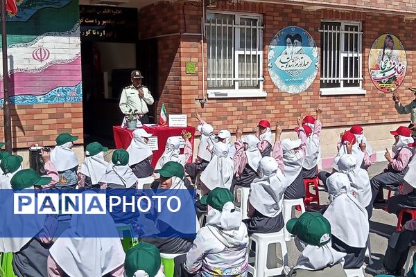 مراسم گرامیداشت هفته نیروی انتظامی در مدارس شهرستان فیروزکوه