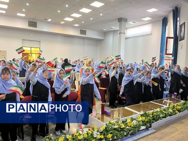 گرامیداشت سیزدهم آبان و روز دانش‌آموز در دبستان آرمینه مصلی نژاد