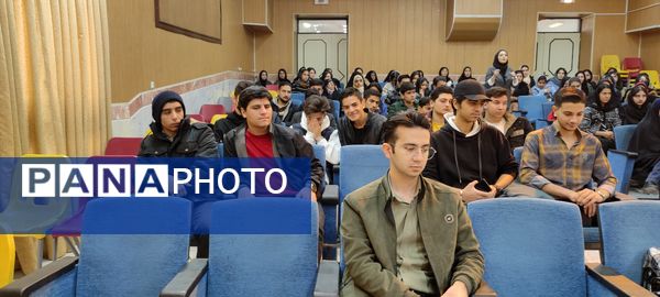 برگزاری همایش رتبه آفرینان برتر مؤسسه کاج در کانون سمیه شیروان