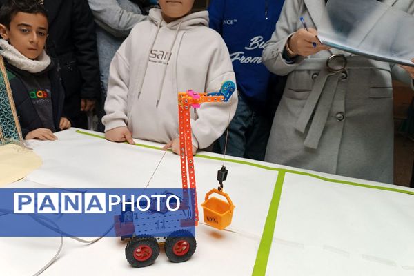 مسابقات رباتیک دانش‌آموزی به مناسبت هفته کانون ها 