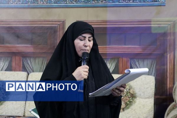 برگزاری باشکوه هشتمین محفل ویژه قرآنی «رواق» با محوریت ترویج جلسات خانگی قرآن کریم در شهرستان فلارد