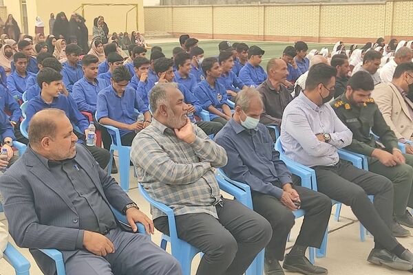 دانش آموزان امروز پرچم داران استقلال و عزت فردا 