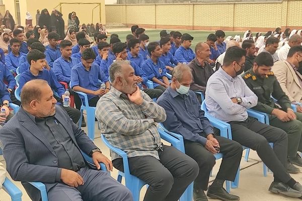 دانش آموزان امروز پرچم داران استقلال و عزت فردا 