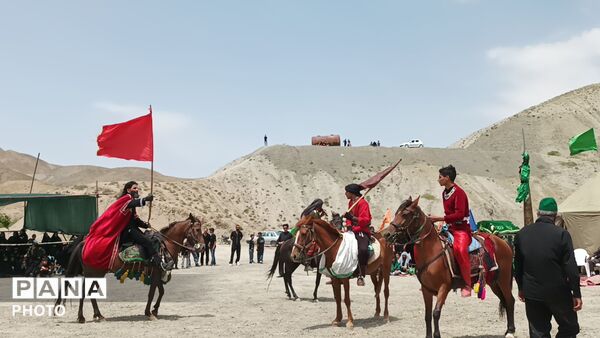 مراسم نمادین تعزیه خوانی در روز عاشورای حسینی در شهر بار نیشابور