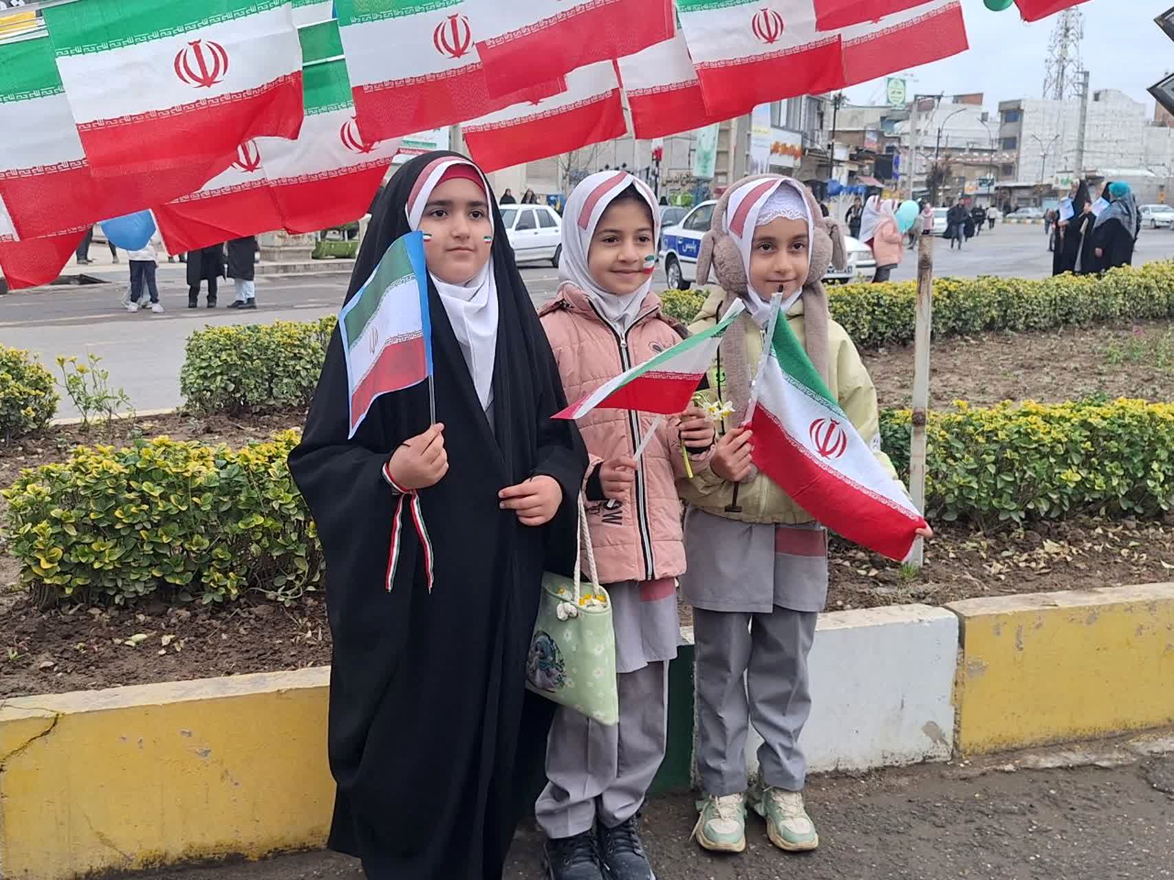 نبض انقلاب در خیابان‌ها تپید