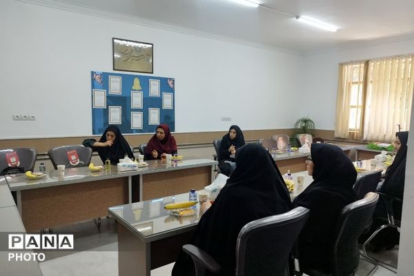  آیین کاشت نهال امید به یاد شهدای دانش‌آموز جنگ رمضان در دبیرستان فتح المبین شهرری 