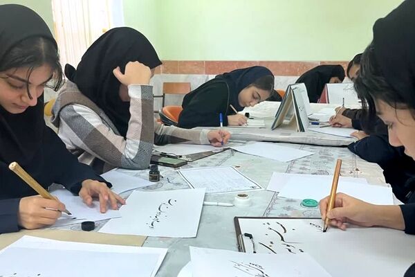 مسابقات فرهنگی‌ هنری با استقبال هنرمندان و دانش‌آموزان برگزار شد
