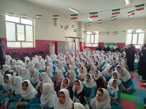 طنین زنگ انقلاب در مدارس شهرستان هوراند