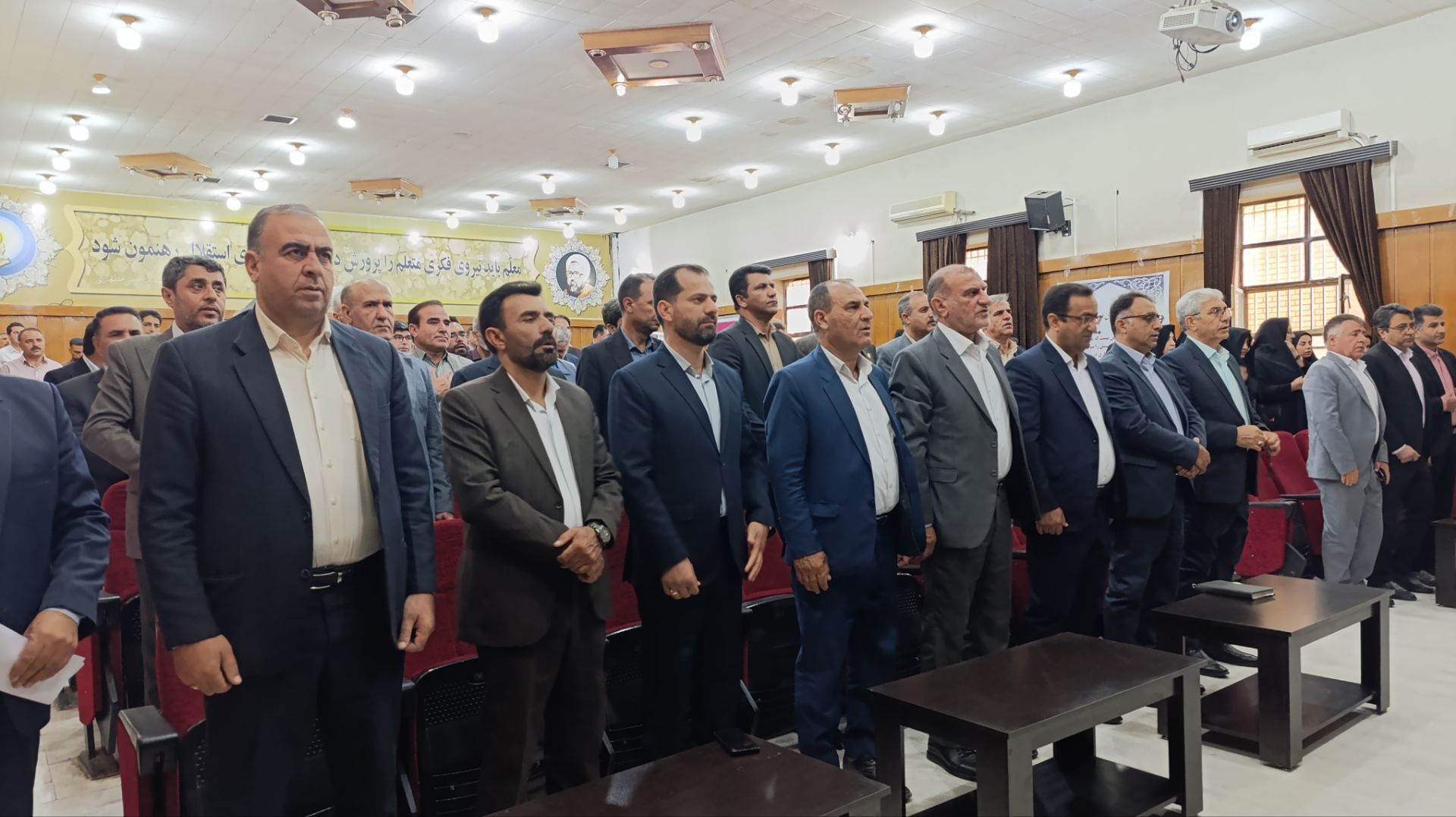 آیین صبحگاهی کارکنان اداری آموزش و پرورش کهگیلویه و بویراحمد با حضور مشاور وزیر