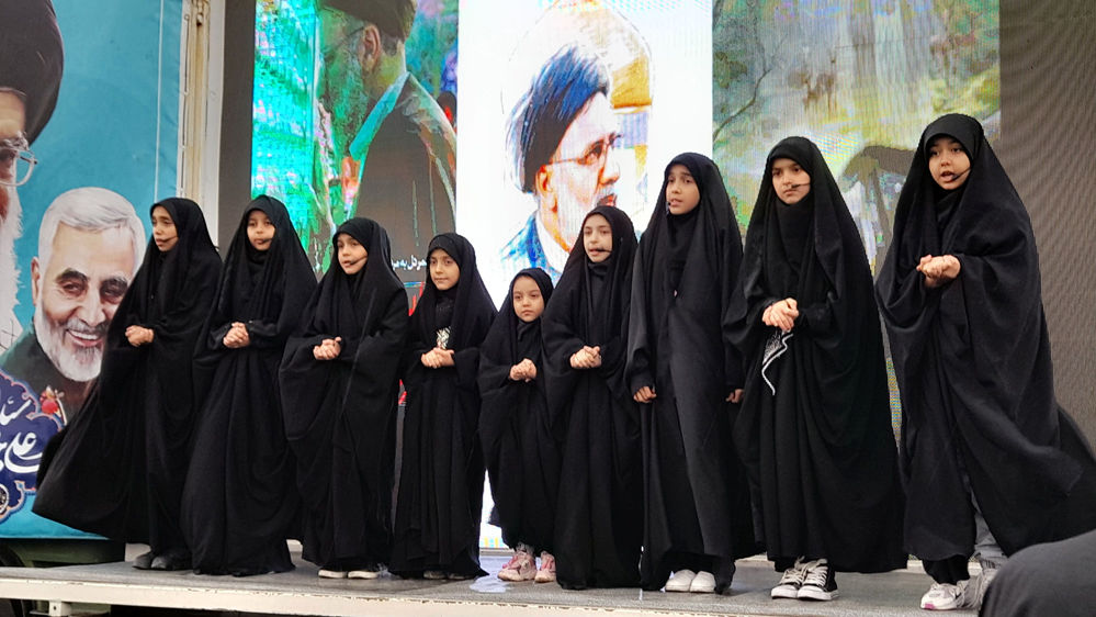 مراسم بزرگداشت شهدای خدمت با حضور نوجوانان انقلابی