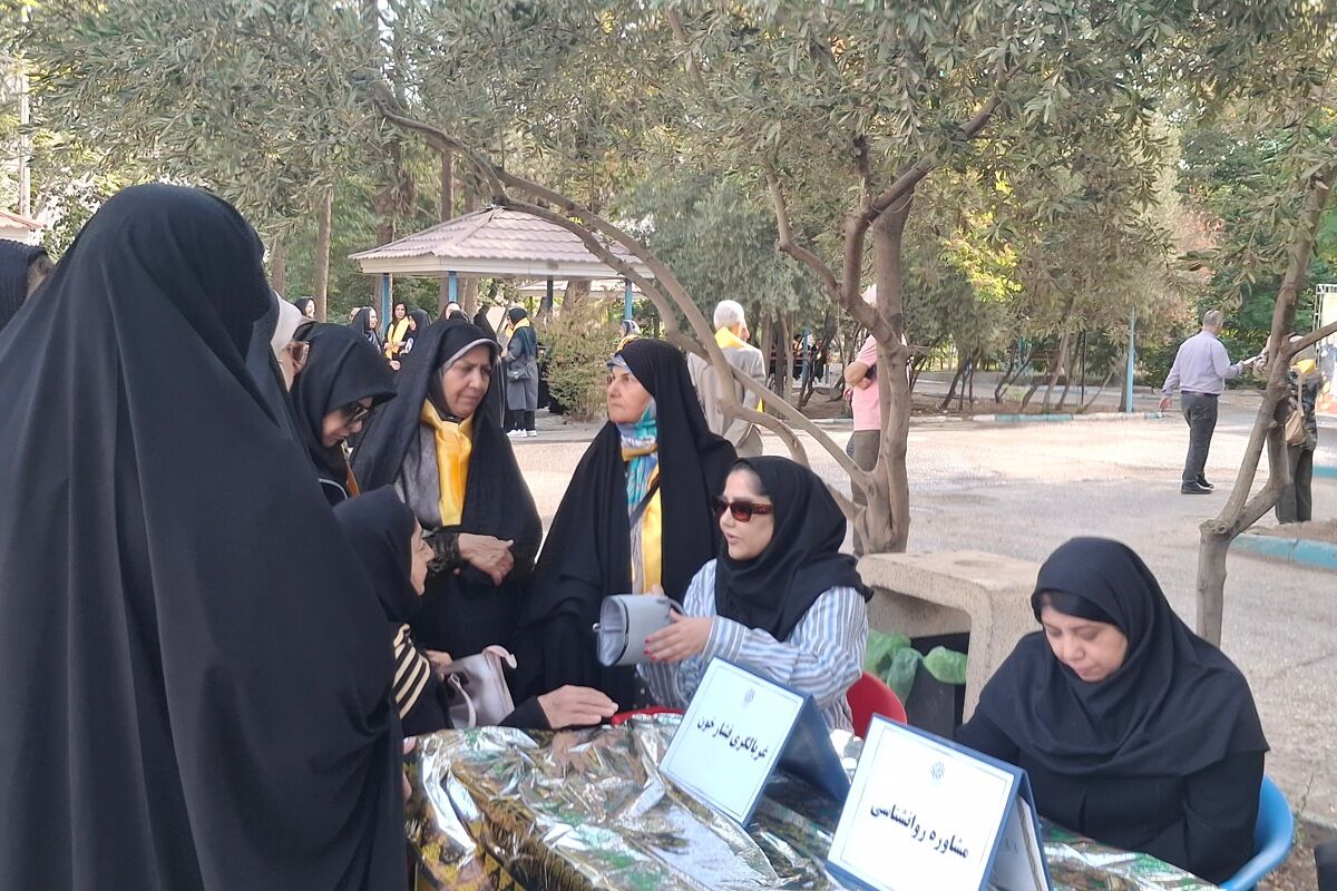 میزبانی کانون فرهنگی تربیتی امام خمینی (ره) از سالمندان در هفته سالمند