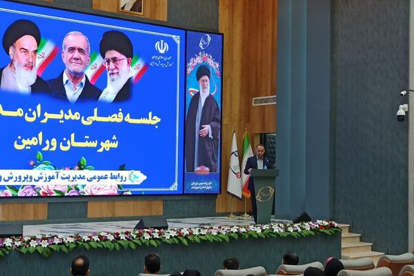 نشست فصلی مدیر منطقه با مدیران مدارس؛ تأکید بر هماهنگی و ارتقای کیفیت آموزشی