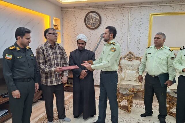 ادای احترام پلیس سلسله به مقام شامخ شهدا و جانبازان