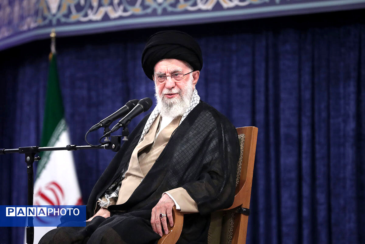 پیگیری وضعیت سلامت رضا امیرخانی از سوی رهبر انقلاب