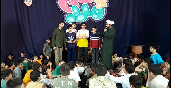 مسابقات جذاب در شب اول از اعتکاف دانش‌آموزی در بهشت نیشابور