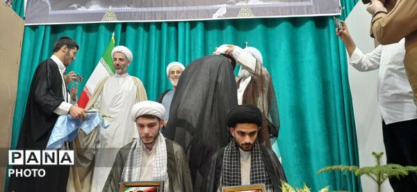 آیین عمامه‌گذاری طلاب 
