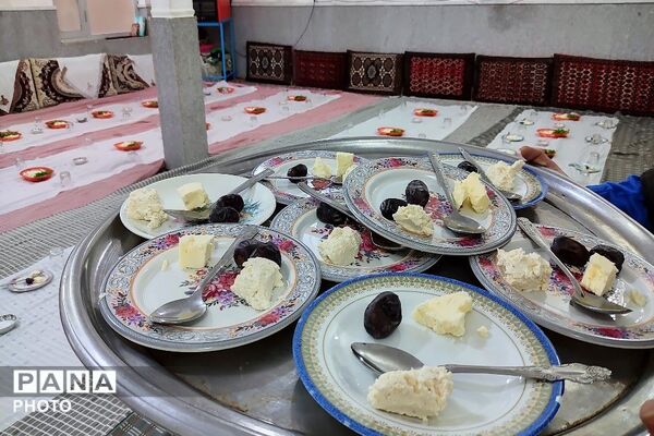 سفره های ساده افطاری در شهر بار نیشابور