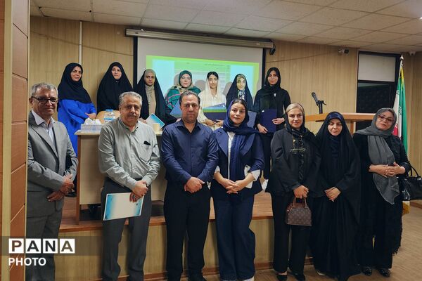 تجلیل از ستاره‌های کنکور در دبیرستان فرهنگ تهران