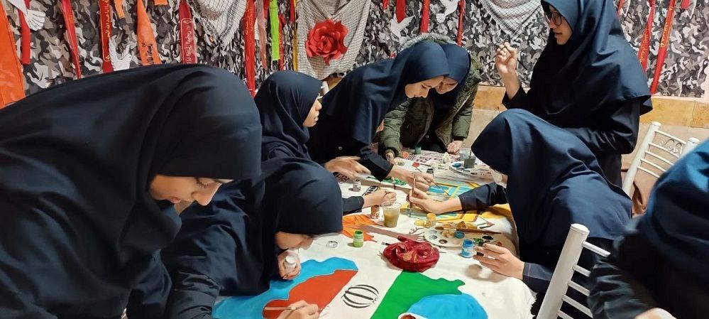 برگزاری نمایشگاه «ماها» در دبیرستان حضرت معصومه (س) ناحیه چهار کرج