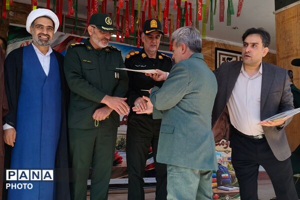 آغاز سال تحصیلی در دبیرستان نمونه دولتی شهدای علم و فناوری با عطر دفاع مقدس