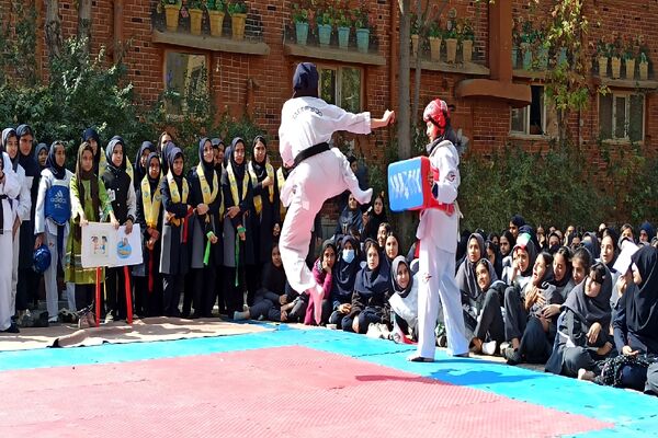  المپیاد ورزشی در دبیرستان ۱۳ آبان مشهد