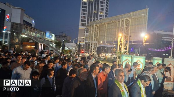 نماز جماعت در میدان جانباز مشهد با حضور وزیر آموزش و پرورش