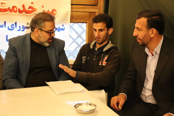 میز خدمت در بخش بندپی شرقی به‌مناسبت دهه فجر