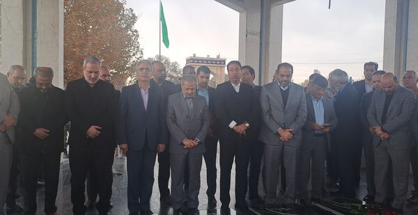 مراسم استقبال از وزیر آموزش و پرورش در گلزار شهدای نیشابور 