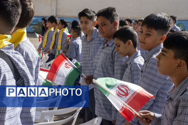 جوانه‌های محلاتی ورود به دوره متوسطه را با جشن جوانه‌ها آغاز کردند