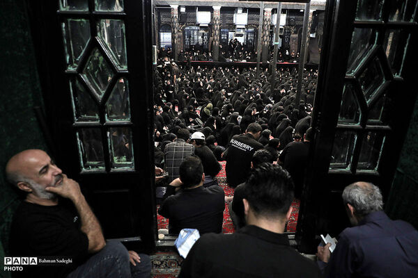 مراسم عزاداری دهه اول محرم در حسینیه سادات اخوی