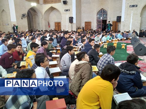 بزرگترین محفل دانش‌آموزی انس با قرآن در شهر یزد 