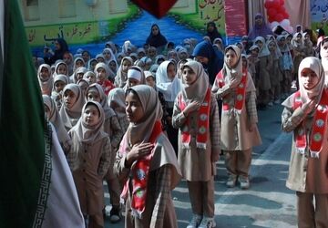 جشن عاطفه‌ها در دبستان دخترانه عفاف ناحیه یک مشهد