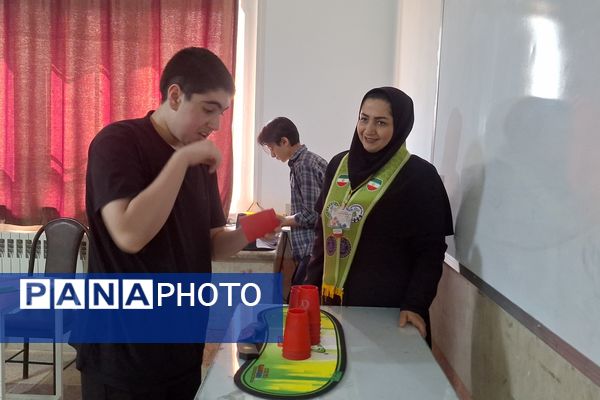 مسابقات بازی‌های فکری رویش مرحله استانی در شیراز