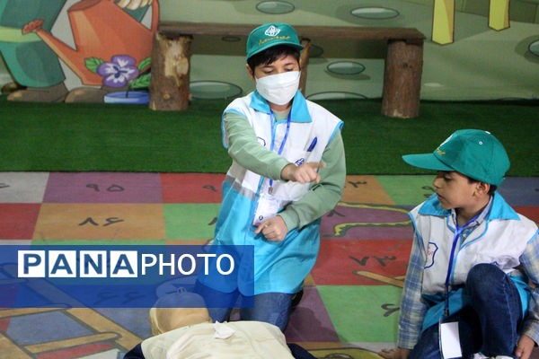 رقابت گروه‌های منتخب مدارس پسرانه استان قم در نخستین جشنواره سفیران سلامت 