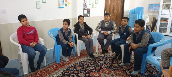 جلسه شورای دانش‌آموزی در مدرسه پویندگان فرهنگ خلیل آباد 