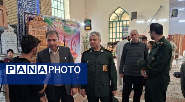 بازدید مسئولین بسیج دانش آموزی کاشمر از معتکفین مسجد جامع