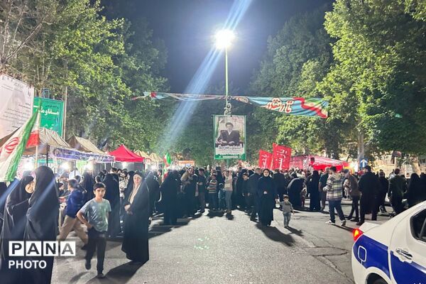 حضور پرشور مسئولین متعهد در غرفه‌ فرهنگیان